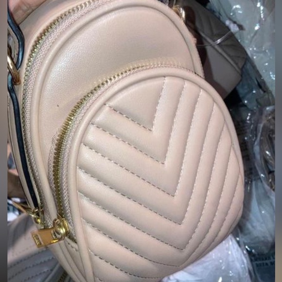 Cross Body Purse🚫SOLD🚫 - Picture 3 of 3